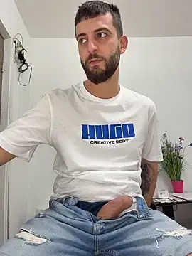 Stripchat Free Porn Cam of Pablo_Hornyguy95