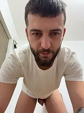 Stripchat Live Sex Cam of Pablo_Hornyguy95