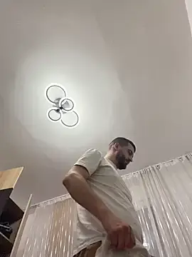 Stripchat Live Sex Cam of Pablo_Hornyguy95