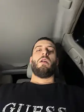 Stripchat Live Sex Cam of Pablo_Hornyguy95