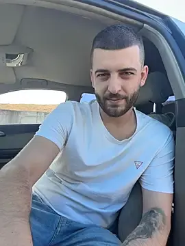 Stripchat Live Sex Cam of Pablo_Hornyguy95