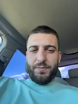 Stripchat Live Sex Cam of Pablo_Hornyguy95