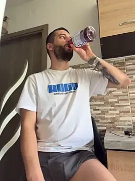 Stripchat Live Sex of Pablo_Hornyguy95