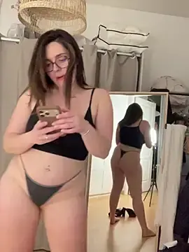 Stripchat Adult Webcam of Petite_minette30