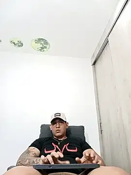 Stripchat Free Live Porn of coltonmassiff