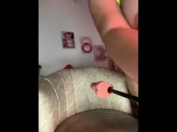 Stripchat Free Porn Cam of halana_squirts