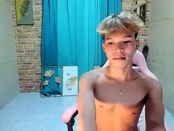 Stripchat Free Live Porn of YURI_KUN