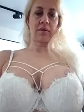 Stripchat Free Porn Cam of KissMiSveet