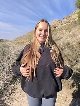 Stripchat Nude Webcam of Mona_Plus