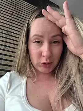 Stripchat Free Porn Cam of Mona_Plus