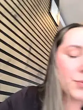 Stripchat Sex Cam of Mona_Plus