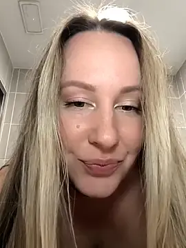 Stripchat Best Webcam of Mona_Plus