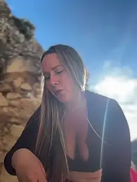 Stripchat Adult Webcam of Mona_Plus