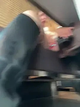 Stripchat Sex Cam of Mona_Plus