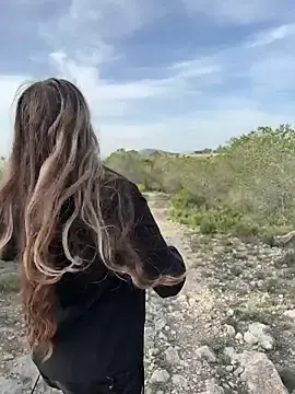 Stripchat Sex Cam of Mona_Plus