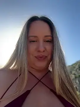 Stripchat Live Sex Cam of Mona_Plus