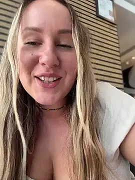 Stripchat Live Sex Cam of Mona_Plus