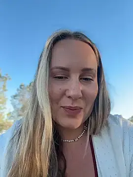 Stripchat Live Sex Cam of Mona_Plus
