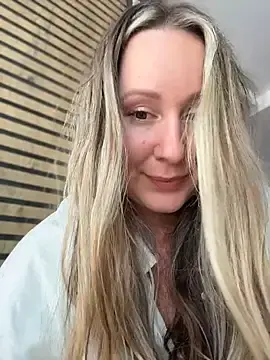 Stripchat Free Porn Cam of Mona_Plus