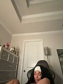 Stripchat Free Porn Cam of butterflybootyy