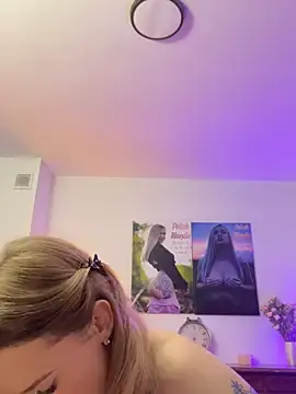 Stripchat Nude Webcam of Cute-Alice