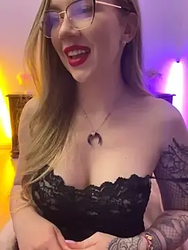 Stripchat Live Sex Cam of Cute-Alice