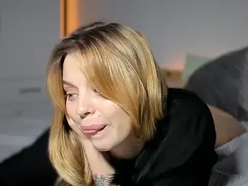 Stripchat Live Sex Cam of LilyFlamee