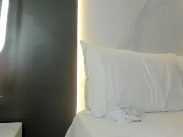 Stripchat Sex Cam of valeryn__rosse