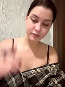 Stripchat Nude Webcam of KikiWatson