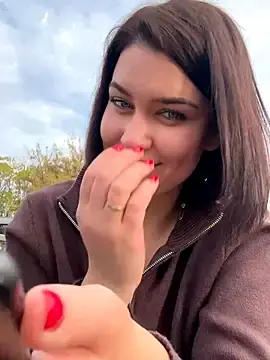 Stripchat Live Sex Cam of KikiWatson