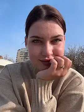 Stripchat Nude Webcam of KikiWatson