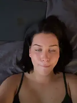 Stripchat Sex Cam of KikiWatson