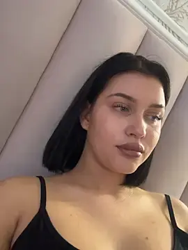 Stripchat Nude Webcam of KikiWatson