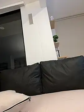 Stripchat Live Sex Cam of Rae_Lil_White