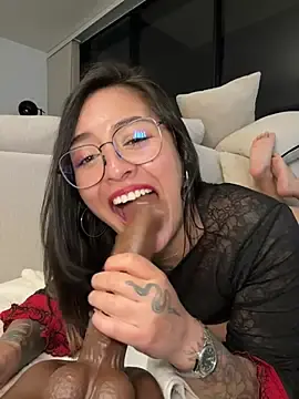 Stripchat Nude Webcam of Rae_Lil_White