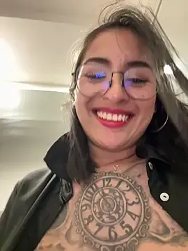 Stripchat Live Porn of Rae_Lil_White