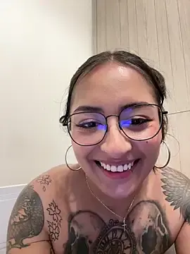 Stripchat Live Sex of Rae_Lil_White