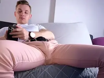 Stripchat Live Sex Cam of S3Xyes