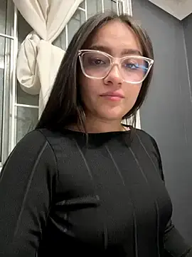 Stripchat Sex Cam of Alyha_Cortes