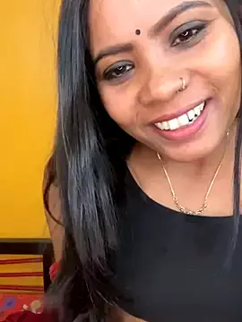 Stripchat Live Sex Cam of RedQQueen