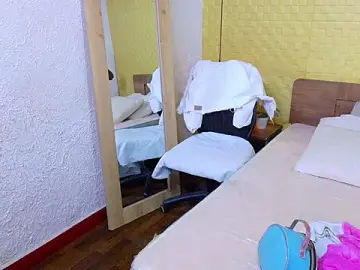 Stripchat Free Live Porn of kiara_evanss