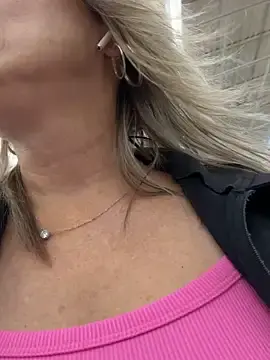 Stripchat Adult Webcam of Cherry-red-xo