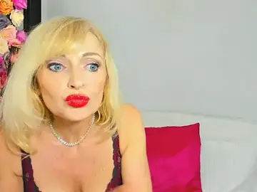 Stripchat Adult Webcam of CrystalHotty