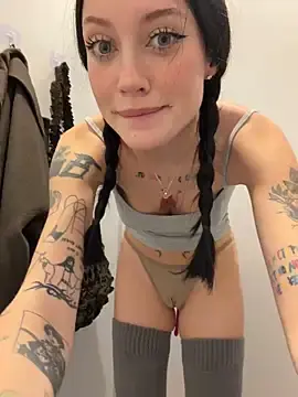 Stripchat Live Sex Cam of Melissa_crazy