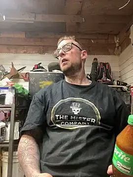 Stripchat Live Sex of WIDBIGWHITECOCK