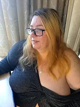 Stripchat Free Porn Cam of Iceprincess2bad4u