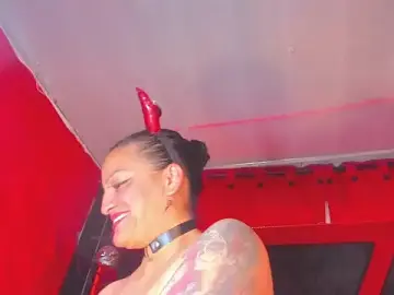 Stripchat Live Sex Cam of Taylor-hardcore