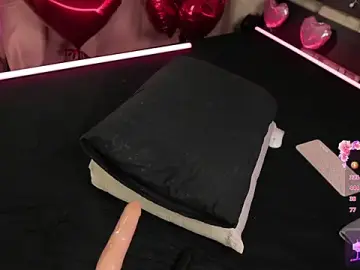 Stripchat Adult Webcam of webpetite