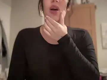 Stripchat Nude Webcam of LillyLouisaUK