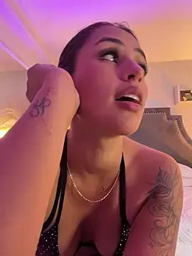 Stripchat Adult Video Chat of CamilaOrtiz_